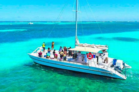 Infinity: Infinity Ocean Escape – (US$700/ 1 to 10 PEOPLE)