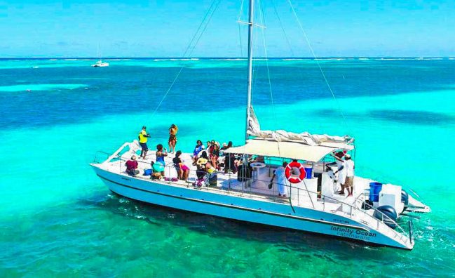 Infinity: Infinity Ocean Escape – (US$700/ 1 to 10 PEOPLE)