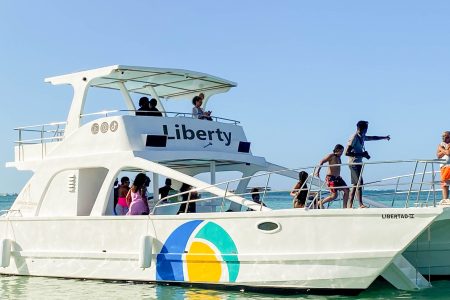 Liberty: Sail in Style and Comfort – (US$800/ 1 to 10 PEOPLE)